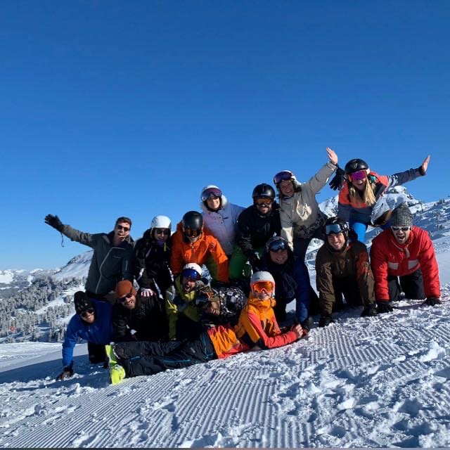 Alaya team skiing