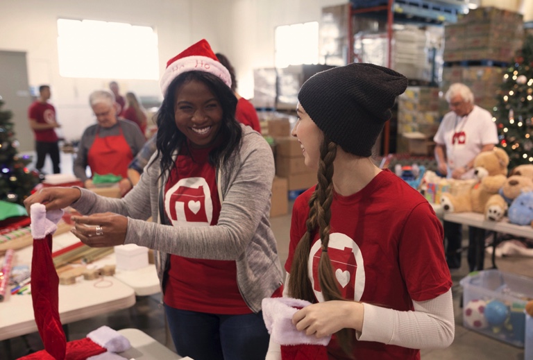 Top 4 tips for maximizing donations to your nonprofit during Giving Season